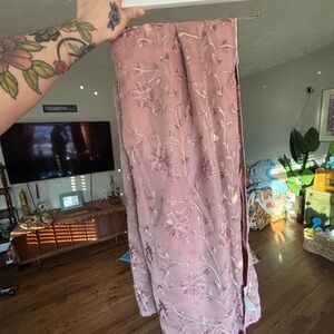 Vintage Embroidered Pink Floral Polyester Throw